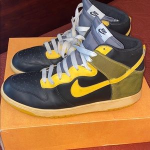 Nike Dunk High North Black Varsity Maize
